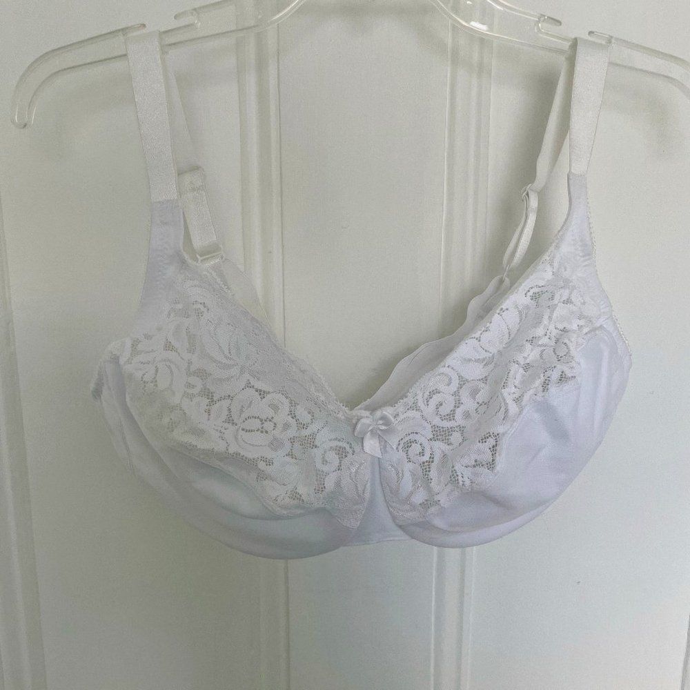 Glamorise 42DD Plus Size White Support Bra Soft Cups Underwire Lace Gently Used